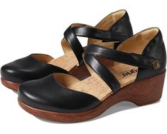 Dansko Sandals, Street Shoes, Walking Sandals, Sole Shoes, Fall Shoes, Sandals Black, Street Style Looks, Ankle Straps, Leather Flats