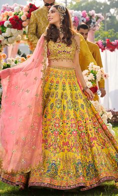 Bridal Mehndi Lehnga Choli for Wedding Pakistani Bridal Lehenga, Bridal Mehndi Dresses, Mehndi Dresses, Jewelry Bride, Mehndi Dress, Dress For, Bridal Lehenga Collection, Dresses Design, Designer Bridal Lehenga