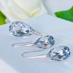 Elevate your style with our stunning set of silver jewellery featuring Comet Argent Light Crystals. This exquisite set includes a pair of earrings with a 32-millimetre drop and a necklace measuring 45 centimetres in length. Each piece is meticulously crafted from high-quality sterling silver, and adorned with mesmerizing Comet Argent Light Crystals that radiate a dazzling sparkle. The earrings and necklace are designed to catch the light from every angle, adding a touch of glamour to any outfit. Whether you're dressing up for a special occasion or looking for everyday elegance, this set is perfect for adding a touch of sophistication to your style. The unique design and shimmering crystals make this set a statement piece in your jewellery collection. Indulge in the beauty and sparkle of ou Sterling Silver Jewelry Sets With Drop Earrings, Silver Drop Earrings Jewelry Set For Gift, Sterling Silver Drop Earrings Jewelry Sets As Gifts, Sterling Silver Jewelry Sets With Drop Earrings For Gifts, Silver Teardrop Pendant Jewelry Set For Formal Occasions, Classic Silver Jewelry Sets For Gift, Crystal Teardrop Pendant Jewelry Sets As Gifts, Gift Jewelry Sets With Matching Drop Earrings, Teardrop Jewelry Sets With Matching Earrings For Anniversary