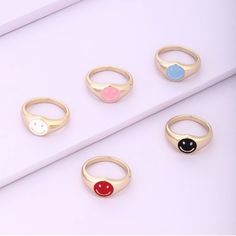 Super Cute And Trendy Smiley Rings! Adjustable To Fit All Fingers, Choose Your Own Color. A Great Statement Ring For Any Look! **Free With Any Purchase From My Closet For Limited Time** Smile Face Rings, Diamond Smiley Face Ring, Smiley Face Ring, Brandy Melville Jewelry, Peace Ring, Silver Leaf Ring, Face Ring, Triangle Diamond, Black Stone Ring