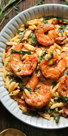 Creamy Shrimp Orzo with Spinach, Sun-Dried Tomatoes, and Artichokes - in a white bowl. Orzo With Spinach, Shrimp And Spinach, Shrimp Orzo, Orzo Recipe, Creamy Shrimp, Orzo Recipes, Shrimp Dinner, Recipes Bread, Shrimp Recipes For Dinner