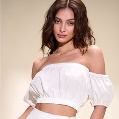 New With Tags White Crop Off Shoulder Top Size Small White Off-shoulder Crop Top For Day Out, White Off-shoulder Summer Crop Top, White Off-shoulder Crop Top For Summer, White Off-shoulder Crop Top For Brunch, Crop Top For Day Out In Spring, Off Shoulder Top, White Crop, White Crop Top, Off Shoulder Tops