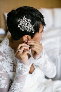 Vail Wedding Short Head Pieces, Pixie Wedding Hair With Headband, Wedding Head Pieces For Short Hair Pixie Cuts, Wedding Headpiece Black Bride, Pixie Cut Bride, Black Bride Headpiece, Wedding Haircut