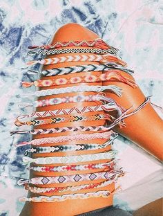 Follow me for more || BAILEY #bailey #sequence Yarn Bracelets, Friendship Bracelets Designs, Diy Friendship Bracelets Patterns, Bracelets Design, String Bracelet