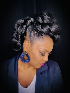 Bun Mohawk, Afro Hair Bun, Ponytails Hairstyles, Glamorous Hairstyles, Mother Of The Groom Hairstyles, Natural Hair Wedding, Marine Ball, Braided Updos, Natural Hair Woman