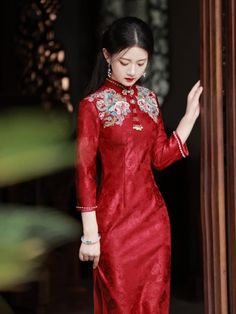 ⭐ Christmas/CNY Qipao Outfit; Warm and Happy Red Color suits for Christmas Season; Also designed for Bridal wedding qipao Gown;  ⭐ Premium Quality and Finishing; Well Made! Christmas/NEW YEAR GIFT;  ⭐ Perfect for Office Lady, and for Tea Ceremony/ Formal Events; ⭐ Design High lights: Embroidery Floral pattern on shoulder part; Floral pankou button and tassel Pandant decoration;  Woman S Shape; Very elegant outfit for Brides; Vintage and stunning! Perfect for Christmas season, and Chinese spring Festive Long Sleeve Fitted Cheongsam, Traditional Winter Party Dresses, Red Cheongsam With Stand Collar For Parties, Traditional Red Winter Dress, Festive Red Fitted Cheongsam, Red Fitted Cheongsam For Festive Occasions, Festive Fitted Red Cheongsam, Red Embroidered Dress For Christmas, Fitted Red Cheongsam For Festive Occasions