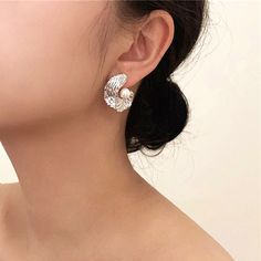 Size: 2.1*2.2 cm/ 0.8*0.9 in Indie Accessories, Accessories Y2k, 90's Aesthetic, Aesthetic Accessories, Aesthetic Jewelry, Necklaces And Bracelets, 90s Aesthetic, Shell Earrings, Online Boutique