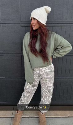 Camping Outfit Fall, Chelsea Deboer Style, Down Home Fab, Camp Pants, Chelsea Deboer, Chelsea Houska, Trendy Mom Outfits, Mom Fits, Winter Pants Outfit