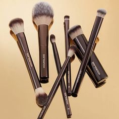 eBay  HOURGLASS Vegan Brushes NEW High-grade Foundation/Powder/Blush/Bronzer/Contour Brush All brushes feature peta-approved, high-grade, ultra-soft taklon bristles, an excellent alternative for those who suffer from a reaction to animal hair. Weighted metal handles provide control for effortless blending and application. ORIGINAL | Brand New in Box. Hourglass Makeup Brushes, Makeup Things, Hourglass Makeup, Brush Guide, Santa List, Make Up Brush, Fancy Makeup, Candy Christmas, Contour Brush