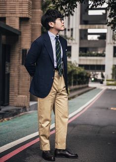 Chinos And Blazer, Navy Blue Blazer Outfit, Japanese Suit, Dress Suits For Men, Smart Casual Men, Mens Fashion Inspiration