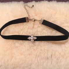 Black Velvet Choker Nwt Elegant Black Valentine's Day Choker, Black Ribbon Choker Jewelry, Adjustable Vintage Black Choker, Black Ribbon Choker, Black Velvet Choker Necklace, Forever 21 Jewelry, Black Velvet Choker, Velvet Choker, Jewelry Choker