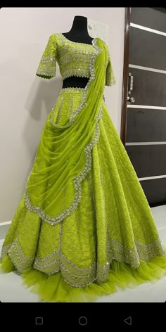 Mehndi Lahnga Design, Half Saree Designs For Engagement, Lengha For Engagement, Lehangas For Engagement, Engagement Dress For Bride Indian Lehenga Choli, Mehndi Lehnga Designs, Engagement Lehangas, Lehnga Designs Indian Weddings, Lehanga Models