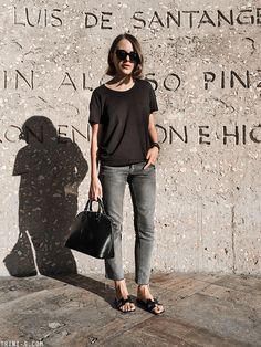 Alma Louis Vuitton, Start Of Fall, Louis Vuitton Alma Bag, Looks Jeans, Minimal Wardrobe, Balenciaga Sunglasses, Curated Closet