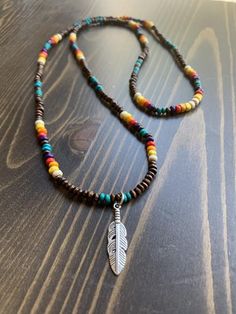 Beautiful Handmade beaded necklace featuring a Native American pattern as well as a Sterling Silver feather pendant. Native Necklaces, Native American Beadwork Necklaces, Native American Necklace For Men, Native American Necklace Beaded, Mens Native American Necklace, Western Jewelry Necklace, Native Necklace, Western Fashion Jewelry, Foto Cowgirl