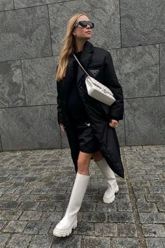 White Chunky Boots, White Friday, White Boots Outfit, Milan Fashion Week Runway, Pernille Teisbaek, Beige Boots, Outerwear Trends, Coat Trends, White Boots