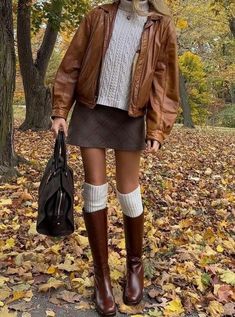 Autumn Inspiration Outfit, Fall Insta Outfits, Winter Aesthetic Clothing, Fall Closet Aesthetic, Fall Boots Outfit Casual, Very Cold Outfits Winter, Cute Outfits Fall 2023, Autumn Aesthetic Style, Fall 2024 Accessories