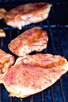 Tender, juicy BBQ Smoked Chicken Breasts with a homemade BBQ Dry Rub that are smoked to perfection. A great, easy smoker recipe that anyone can make! Electric Smoker Recipes Chicken, Electric Smoker Chicken, Easy Electric Smoker Recipes, Smoker Meals, Smoker Recipes Chicken