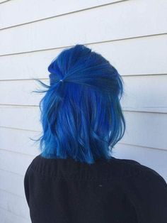 Dark Gray Blue Hair, Fashion Hair Color Ideas, Short Highlights, Blue Hair Dye, Bright Blue Hair, Short Blue Hair, Best Hair Color, Short Grunge Hair, Ombre Highlights