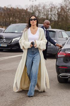 Paris FW24 full streetstyle gallery Effortless Fashion Style, Florida Cold Weather Outfit, Italian Street Style Winter, Casual Fall Midsize Outfits, Elevated Boho Style, Palm Springs Winter Outfit, Street Style 2025, Amsterdam Spring Outfit, Styling Basics