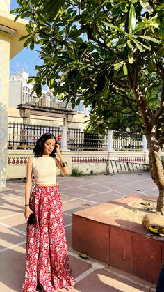 How To Dress Cool Outfits, Indian Street Fashion Women, Outfits For Temple Visit India, Jaipuri Skirt Outfit, Santiniketan Photography, Rameshwaram Aesthetic, Vrindavan Dress For Women, Vrindavan Aesthetic Outfit