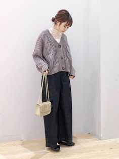 羽織ったり閉じたり。いろんな着方で楽しみたい秋のカーディガンコーデ (lamire〈ラミレ〉) Japanese Winter Fashion, Soft Clothes, Cardigan Outfits, Asian Outfits, Basic Outfits, Dress With Cardigan