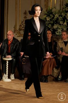 Stretch Leather Boots, Fits Inspiration, Velvet Cocktail Dress, Velvet Suit, Moda Paris, Fashion Runway, Winter 2023, Mode Vintage, Runway Looks