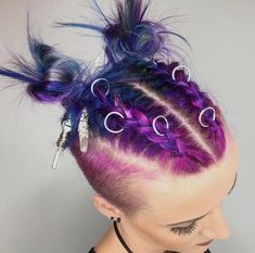 Split Dye Undercut, Purple And Black Split Dye Short Hair, Shaved Hair Styles, Ombre Cornrows, Hair Styles To Try, Weird Haircuts, Pixie Braids, Hairstyles Undercut, Edgy Short Haircuts