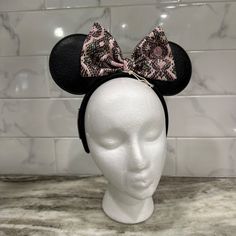 For Sale Is A Brand New With Tags Disney Parks Minnie Mouse Faux Leather Ears Headband. These Were Made Exclusively For The Disney Parks And The Animal Kingdom Park By Loungefly. It Features Padded Faux Leather Ears Embossed With Mickey Mouse Head And A Pink Snakeskin Faux Leather Bow. The Matching Faux Leather Headband Has A Non-Slip Velour Interior. Comes From A Smoke Free And Pet Free Home. Manufacturer's Information: Show Off Your Wild Style With This Ear Headband From Loungefly Featuring An Disney Animal Kingdom, Leather Headband, Mickey Mouse Head, Leather Headbands, Disney Animals, Ears Headband, Leather Bow, Fabric Bows, Disney Accessories