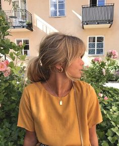 Matilda Djerf Haircut Brown, Bangs And Messy Bun, Scandi Bob Hair, Low Bun Curtain Bangs, Matilda Djerf Bangs, Mathilda Djerf Hair, Matilda Djerf Haircut, Parisian Hair