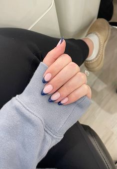 Indigo French Tip Nails, Nail Inspo For Navy Blue Dress, French Dark Blue Nails, Dark Blue French Tip Acrylic Nails, Navy Blue French Tips Almond, Navy Blue French Tips Nails, Navy Blue Nail Tips, Navy Blue Gel X Nails, French Tips Navy Blue