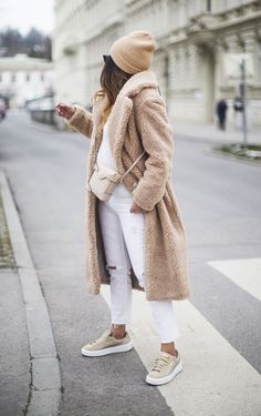 casual winter look Teddy Coat Outfit, Camel Coat Outfit Casual, Camel Coat Outfit, Diy Outfits, Fall Fashion Coats, Tan Coat, Chic Winter Outfits, Snow Bunny, Beige Coat