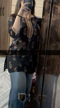 Night Dress Snap, Night Snaps, Hidden Pics, Friends Couple, Simple Dress Casual, Chikankari Kurta, Pakistani Fashion Casual, Stylish Short Dresses, Desi Fashion Casual