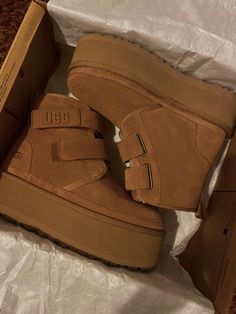 Shoe Wishlist Aesthetic, Platform Shoes Aesthetic, Uggs Shoes, Cute Uggs, New Uggs, Dr Shoes, Pretty Shoes Sneakers, Shoe Wishlist