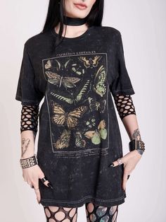 Alternative Capsule Wardrobe, All Black Festival Outfit, Goth Looks Outfits, 90's Fashion Aesthetic, Modern Emo Outfits, Butterfly Inspired Outfit, Band Tee Outfits Grunge, Goth Inspired Outfits, Hippie Goth Aesthetic