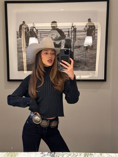 Cowgirl Style Outfits Winter, Winter Rodeo Outfit, Rodeo Outfits Winter, Fall Cowgirl Outfits, Chic Western Outfits, Classy Cowgirl Outfits, Western Outfits Women Winter, Western Chic Outfits