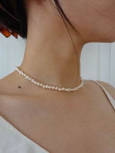 Wedding Jewelry With Clavicle Chain And Round Beads, Dainty Single Strand Jewelry For Wedding, White Single Strand Necklace For Wedding, Delicate Single Strand Bridal Necklace For Wedding, Adjustable Clavicle Chain Pearl Necklace For Wedding, Classic White Necklace For Wedding, Minimalist Single Strand Jewelry For Weddings, White Clavicle Chain Wedding Jewelry, White Clavicle Chain Jewelry For Wedding