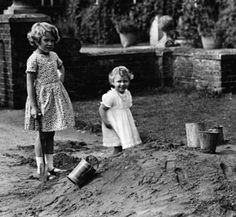 August 12, 1932 Princess Elizabeth and Princess Margaret play in the sand. Royal Girls, Queen Mum, A0 Poster, English Royalty, Royal Family England, Princess Elizabeth, Duchess Of York