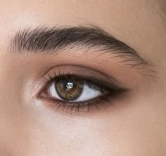 Bentuk Alis, Eyeliner Tips, Dark Eyeshadow, Smink Inspiration, Makijaż Smokey Eye, Makeup Guide, Trendy Makeup, Natural Eyes, Natural Eye Makeup