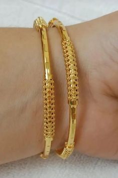 Bangle Models Gold, New Model Gold Bangles, Bangals Design In Gold Simple, Women Gold Bangles Design, Bangels Models Gold, Gold Bangle Design For Women, Kangan Gold Bangle Set