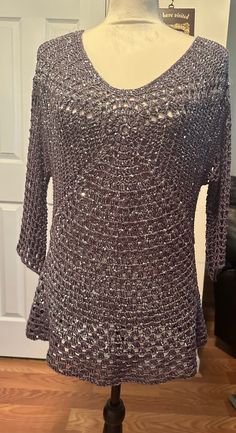 Crochet top with silver sequins Stretch Crochet Top For Party, Top En Crochet, Womens Blouses, Crochet Blouse, Silver Sequin, Womens Clothing Tops, Crochet Top, Blouses For Women, Blouses