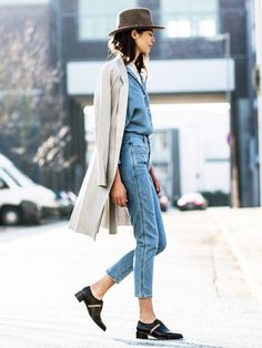 #streetstyle #style #streetfashion #fashion #outfit Shirt Styling, Denim On Denim Looks, Looks Jeans, Walking Down The Street, Lovely Fashion, Denim On Denim, Fedora Hats, Double Denim