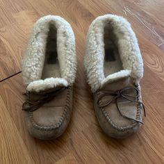 Used Women’s Size 9 Ugg Slippers, Tan Color With Ties And Fur Lining. Slippers Are Used And Don’t Look Brand New, But Still Have A Lot Of Life Left In Them! Very Very Comfortable And Super Warm For Winters! Casual Winter Slip-on Moccasins, Uggs Moccasins, Moccasin Slippers, Shoes Ugg, Moccasins Slippers, Ugg Slippers, Tan Color, Womens Uggs, Ugg Shoes