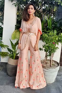 Trendy Outfits Indian, Diwali Outfits, Women Kurta, Traditional Indian Dress, Indian Dresses Traditional, Traditional Indian Outfits, Trendy Dress Outfits, Designer Party Wear Dresses, Designer Dresses Casual