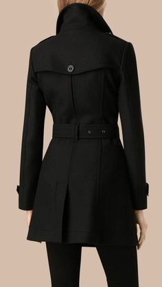 Mode Kimono, Stylish Coat, British Outfits, Burberry Black, Trench Coat Black, Coat Outfits, Coat Black, High Class