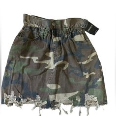 Brand New With Tags Forever 21 Camo Distressed Skirt Women’s Size Medium Paper Bag Waist Style Summer Ripped Mini Skirt, Summer Mini Skirt With Ripped Details, Summer Camouflage Mini Skirt, Camouflage Summer Skirt, Camouflage Mini Skirt For Spring, Spring Camouflage Mini Skirt, Distressed Mini Skirt For Summer, Trendy Ripped Mini Skirt, Trendy Distressed Denim Skirt