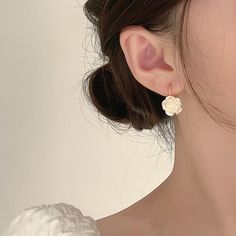 2023 New Elegant White Flower Pendant Dangle Earrings Korean Fashion Jewelry Party Girl's Sweet Elegant Hoop Pearl Chain Earrings, Elegant Hoop Pearl Earrings With Pearl Chain, White Camellia, Perfect Gift For Girlfriend, Camellia Flower, Pink And White Flowers, Summer Earring, Trend Style, Trendy Earrings