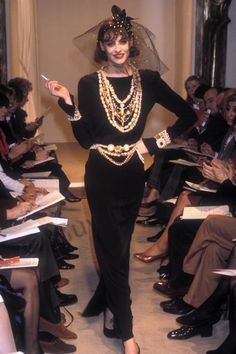 80s Chanel, Coco Chanel Fashion, Collection Couture, Chanel Style, 80s And 90s Fashion, Chanel Couture