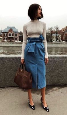 outfit per autunno moda autunno Casual Denim Skirt Outfit, Creative Work Outfit, Formal Business Attire, Jean Skirt Outfits, Business Attire Women, Denim Skirt Outfits, Casual Skirt Outfits, Summer Work, Summer Work Outfits