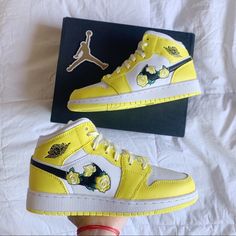 Air Jordan 1 Mid Se Dynamic Yellow Size: 4y Grade School/ 5.5 Womens Brand New Box Included With Sticker Sporty Yellow Jordan Lace-up Shoes, Casual Yellow Jordan Shoes, Yellow Jordan Shoes For Streetwear With Round Toe, Yellow Jordan Shoes For Streetwear, Yellow Synthetic Basketball Shoes With Round Toe, Yellow Synthetic Round Toe Basketball Shoes, Yellow Lace-up Jordan Shoes For Streetwear, Yellow Jordan Sports Shoes With Round Toe, Yellow Basketball Shoes With Branded Insole