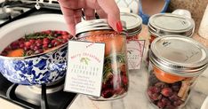 This idea smells so festive and the gifting labels are free to print. Homemade Christmas Potpourri, Christmas Potpourri Stovetop, Fruit Fly Trap Diy, Fun Homemade Gifts